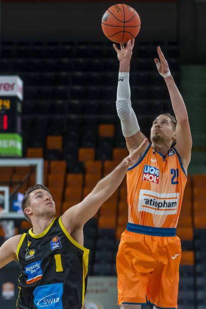 鲁尼基金举 鲁尼基金举