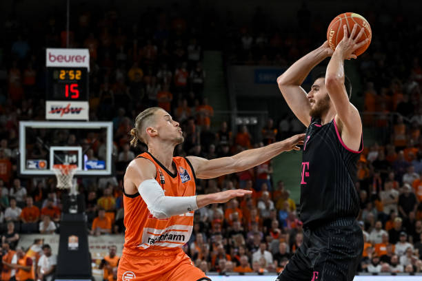 然在进攻端 然在进攻端